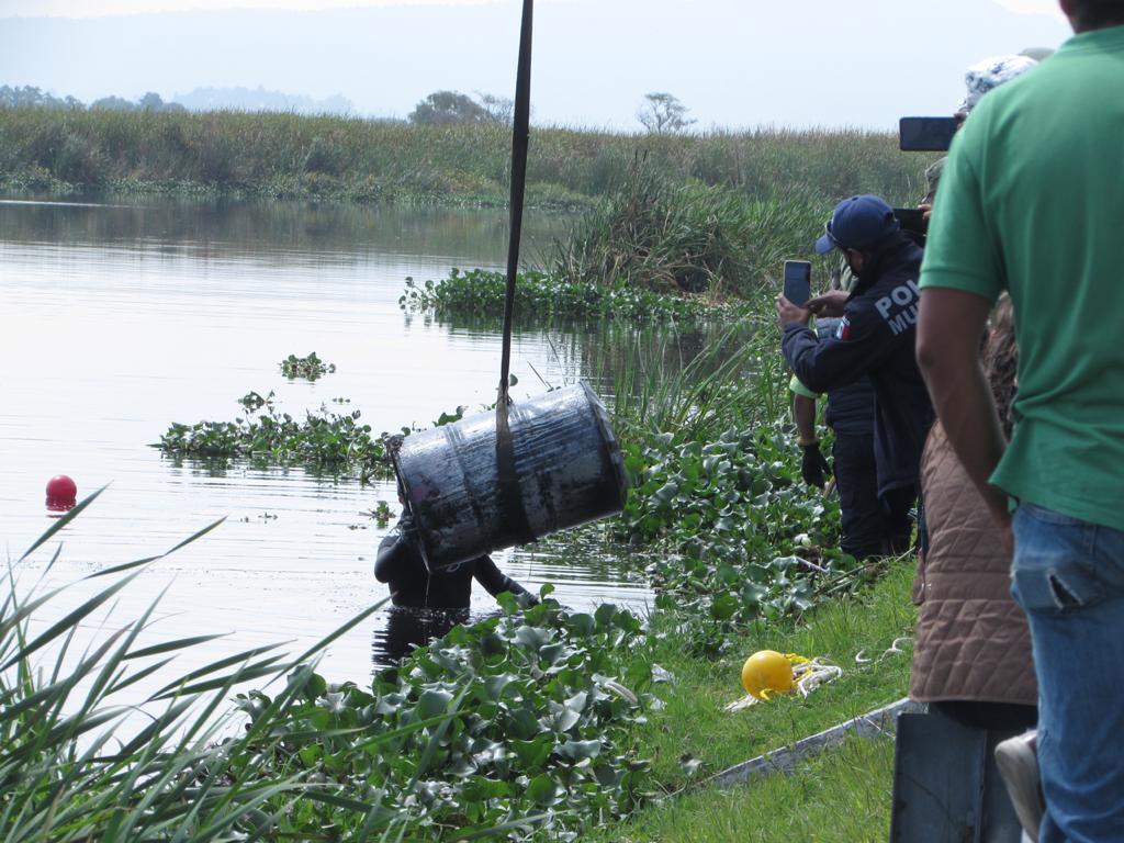 Encuentran cuerpo e un tambo en el Río Lerma