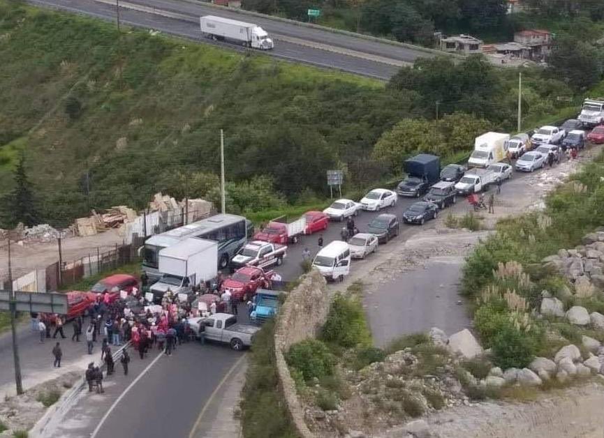 Paralizan la Naucalpan-Toluca para exigir el cierre de tiraderos clandestinos