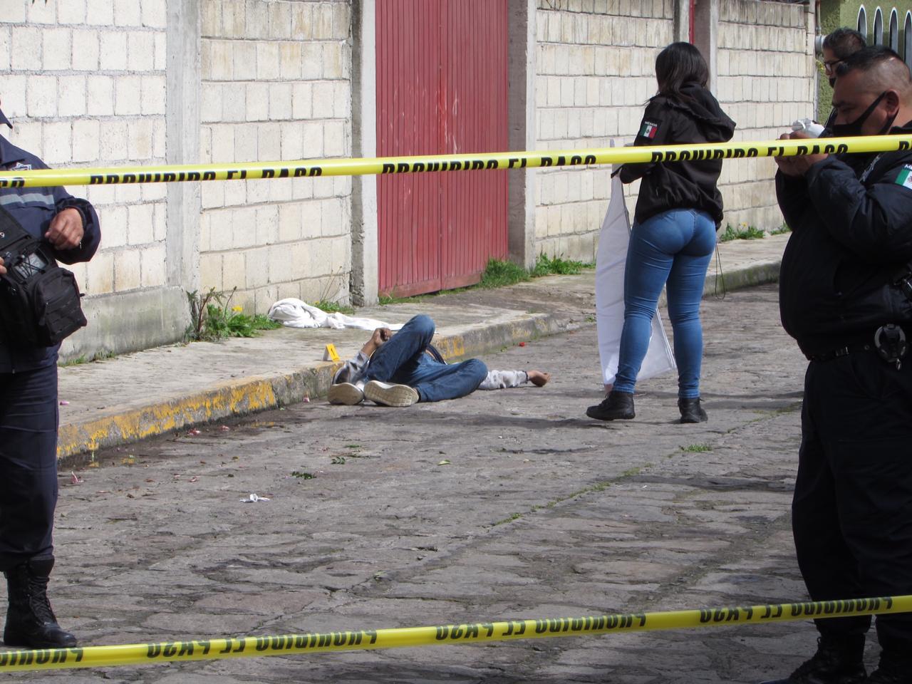 Hallan muerto a hombre joven en Ocoyoacac