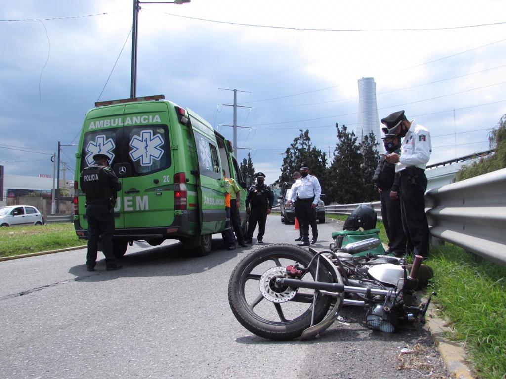 Motociclista Ubereat derrapa en Paseo Tollocan