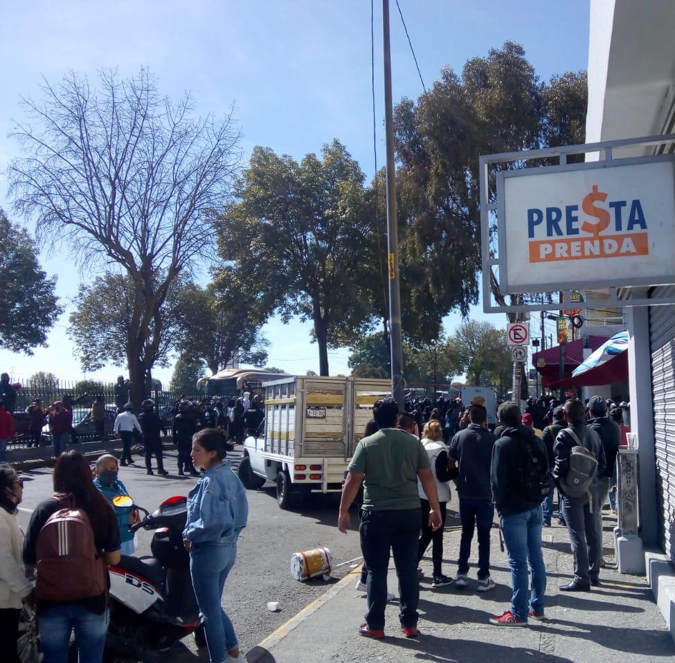 Golpes entre ambulantes y policías en la Terminal Toluca