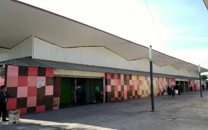 Mercados municipales en el abandono