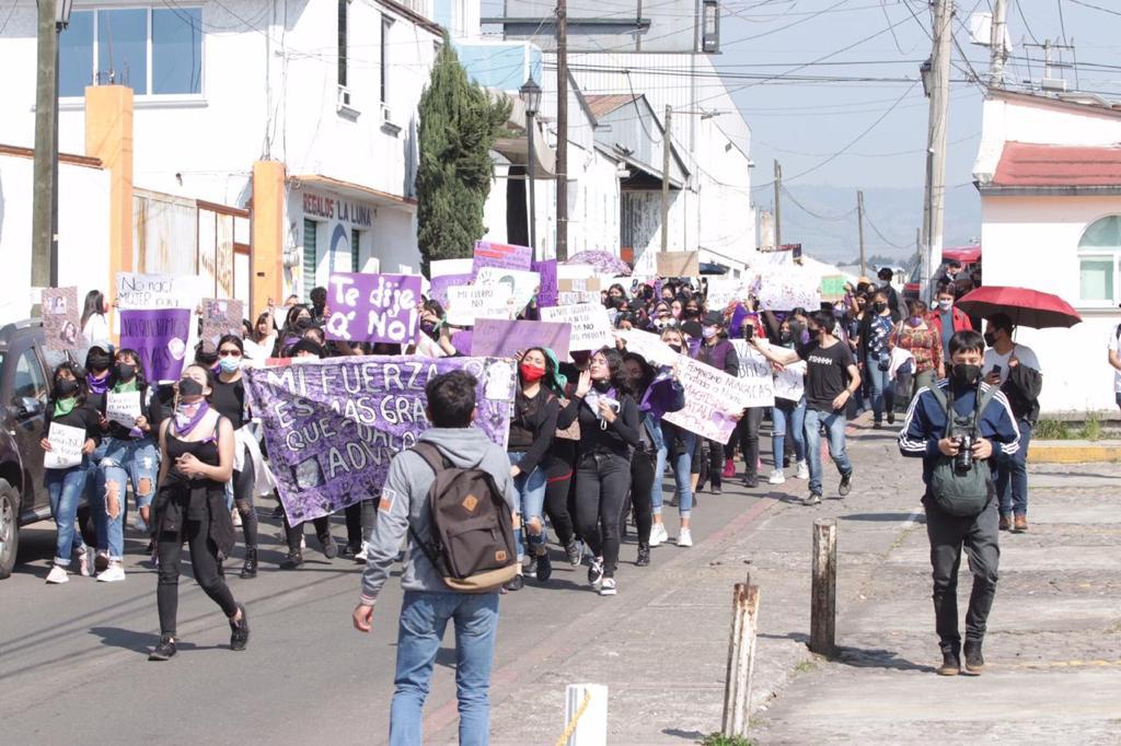 Marchan contra feminicidios en Santiago Tianguistenco