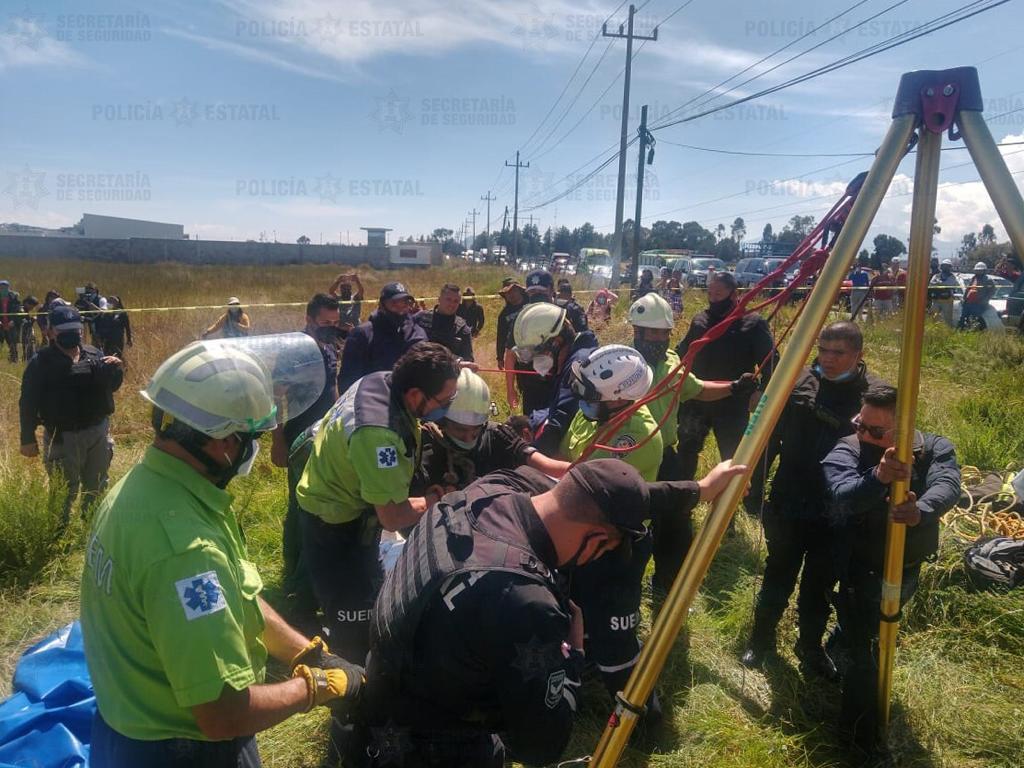 Cayó en un pozo de 30 metros y vive, en Toluca