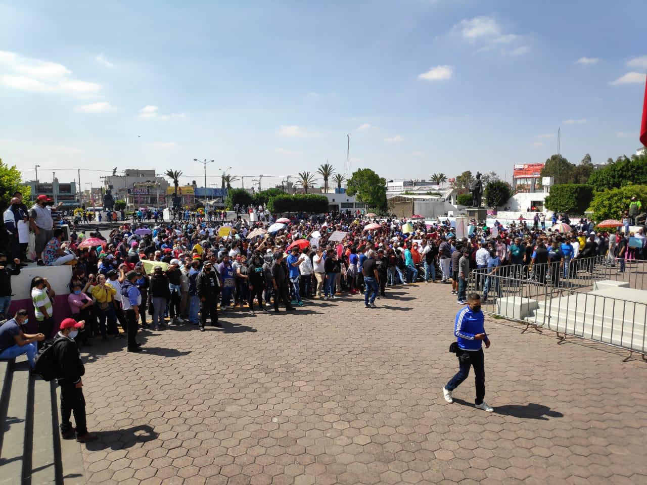 Protestan comerciantes de Día de Muertos en Nezahualcóyotl