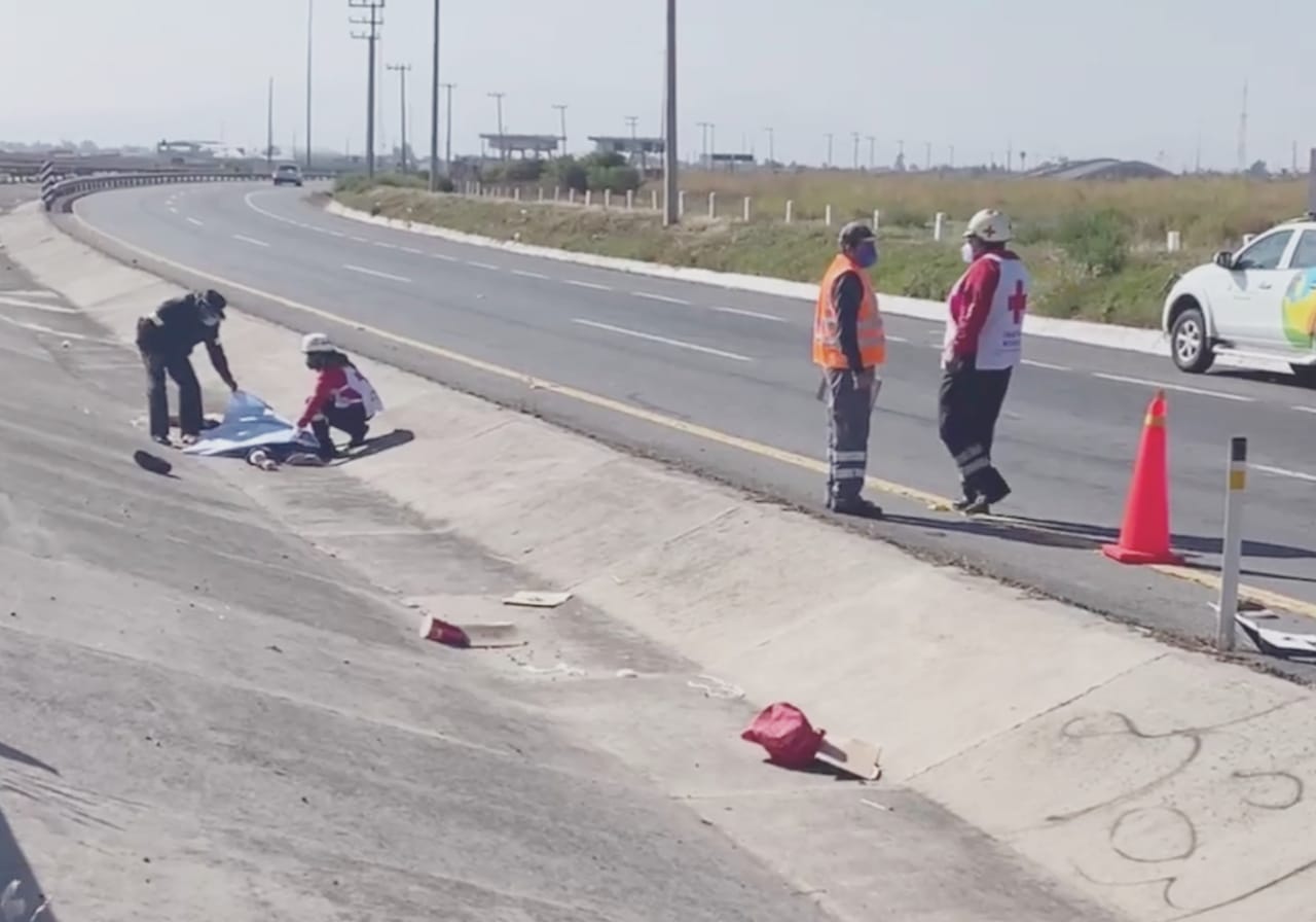 Arrollan a hombre que intentó cruzar el Circuito Exterior Mexiquense