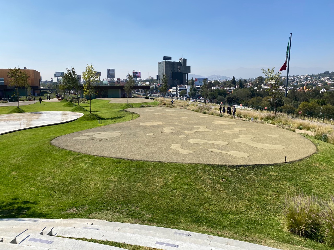 Cambian estacionamiento por una azotea verde en Naucalpan