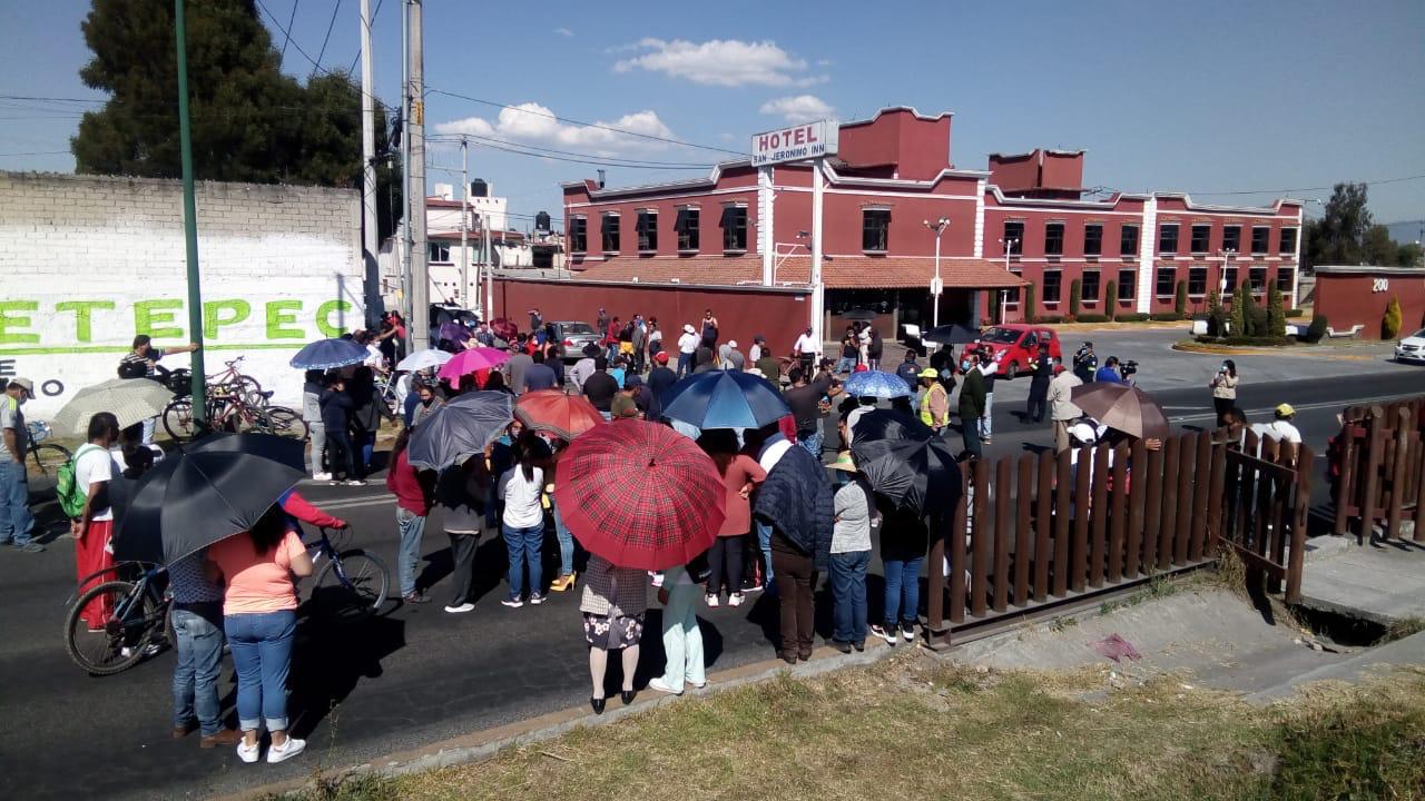 Por conflicto de agua cierran Avenida Las Torres