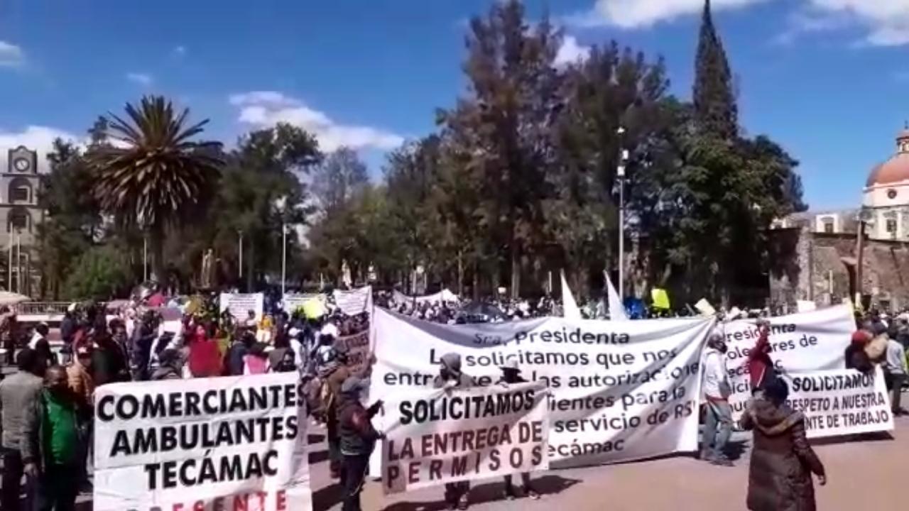 Protestan recolectores de basura y comerciantes en Tecámac