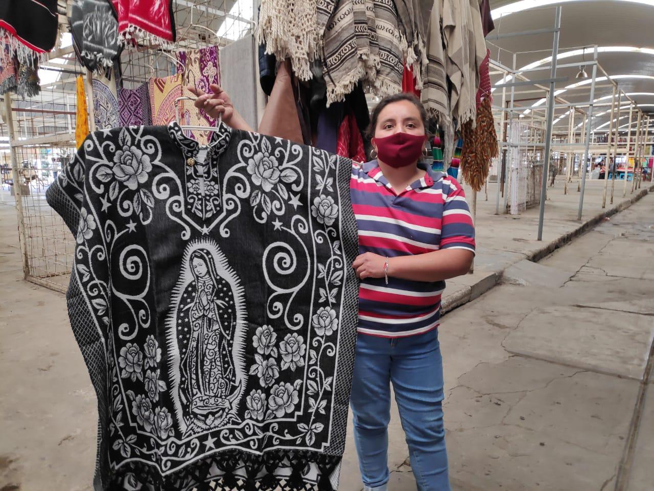 Sin peregrinaciones baja la venta de jorongos guadalupanos en Chiconcuac