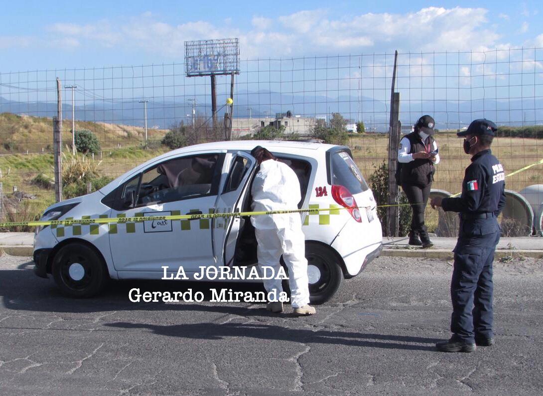 En Toluca encuentran cadáver en taxi robado