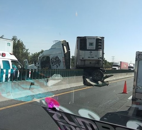 Accidentes paralizan el Circuito Exterior Mexiquense