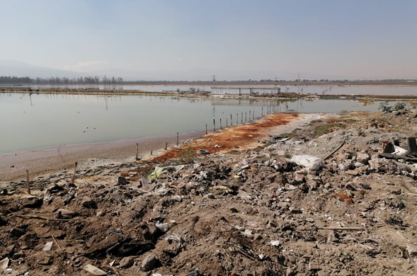 Tiradero de cascajo y basura amenazan al lago de Chalco