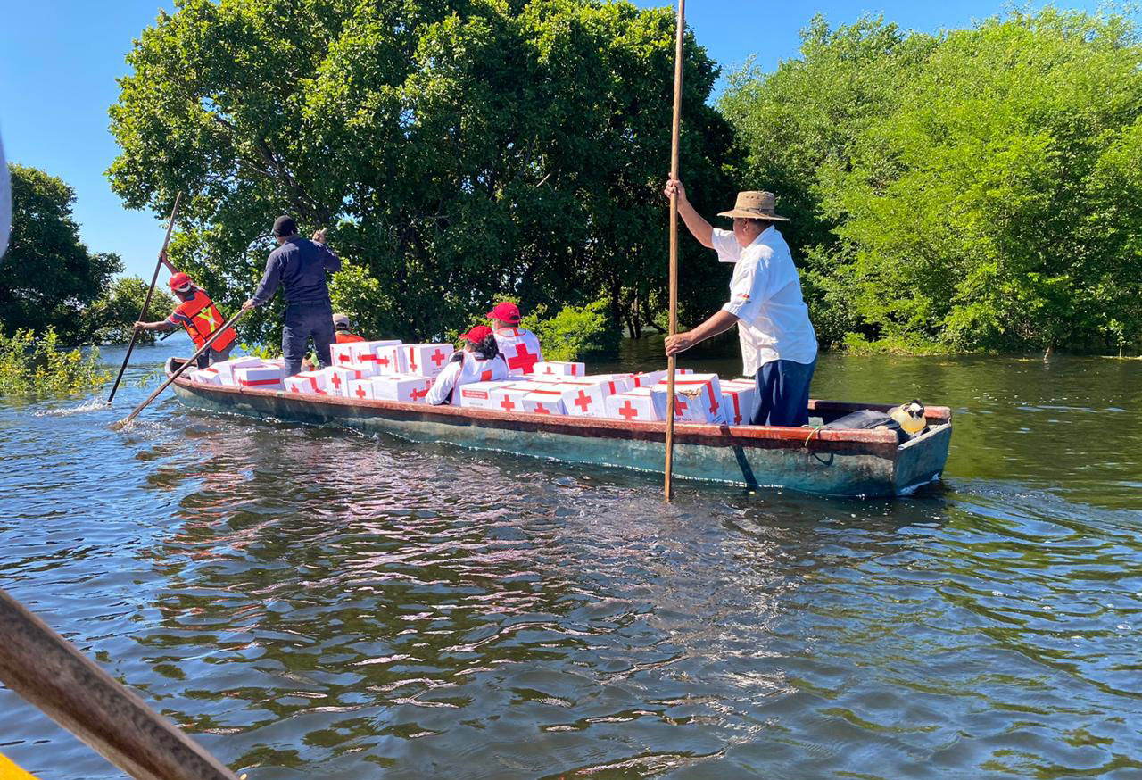 Voluntarios mexiquenses llevan ayuda a damnificados de Jonuta, Tabasco