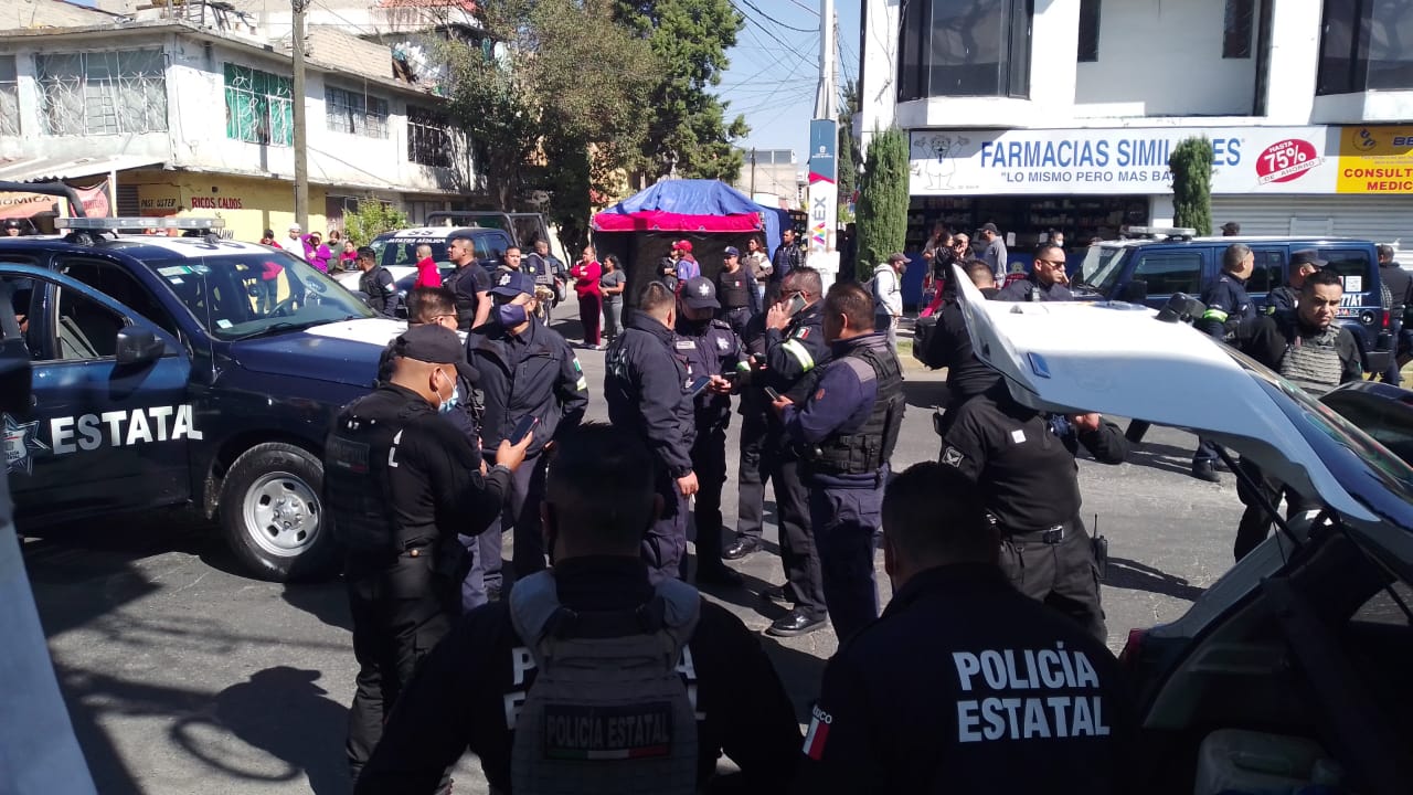 Un muerto en enfrentamiento entre taxistas y policías en Ecatepec