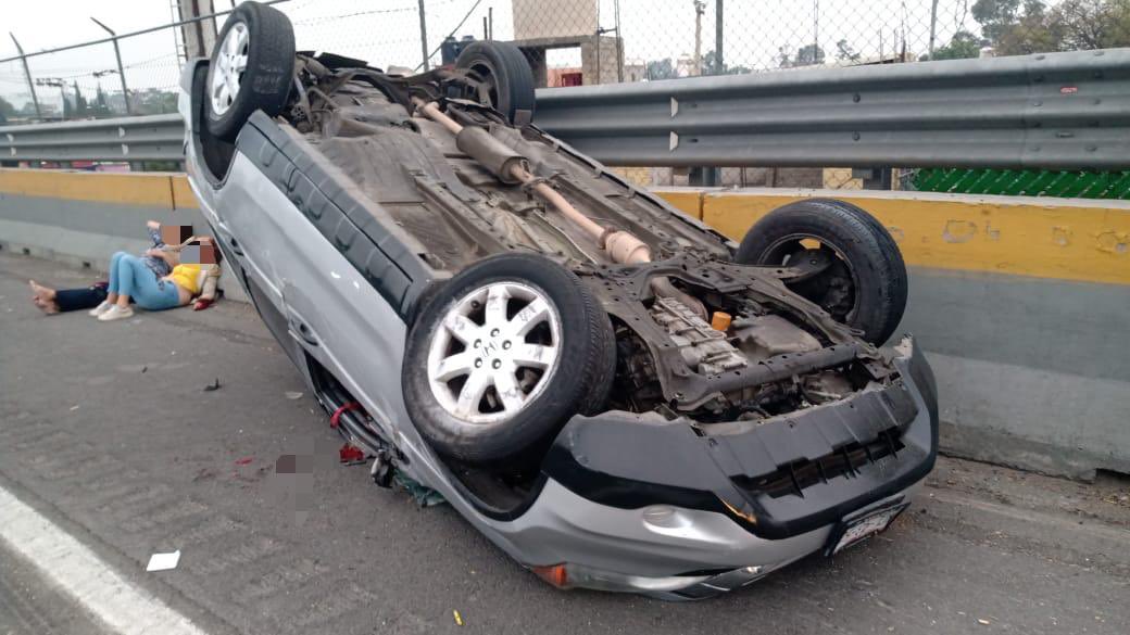 Accidentes carreteros dejan un motociclista muerto y dos mujeres heridas en el Valle de México