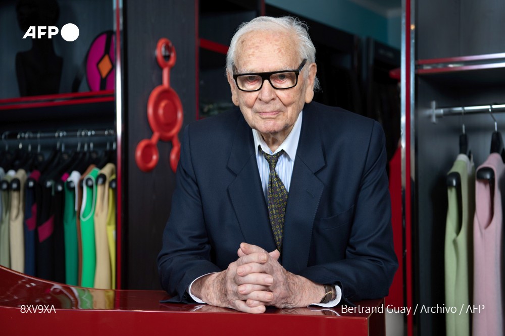 El diseñador de moda francés Pierre Cardin muere a los 98 años