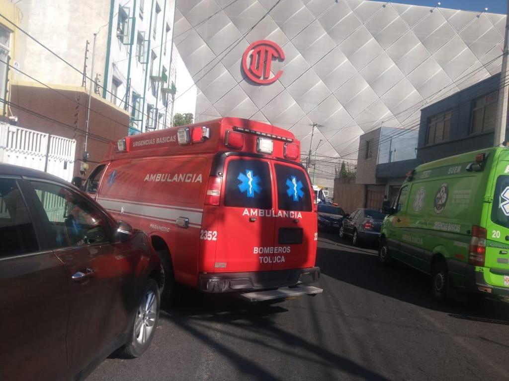 Video: se atora elevador y quedan atrapadas dos mujeres frente a la Bombonera de Toluca