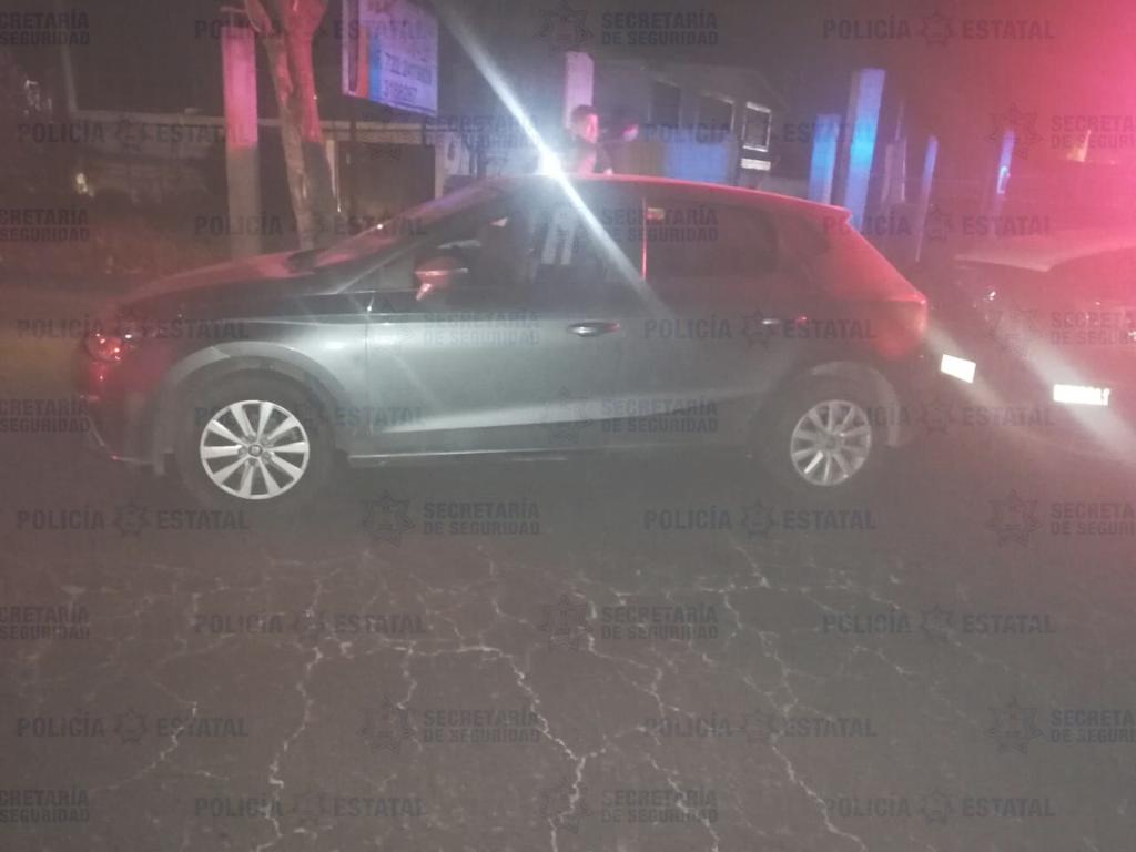 Recuperan coche robado en San Lorenzo Tepaltitlán