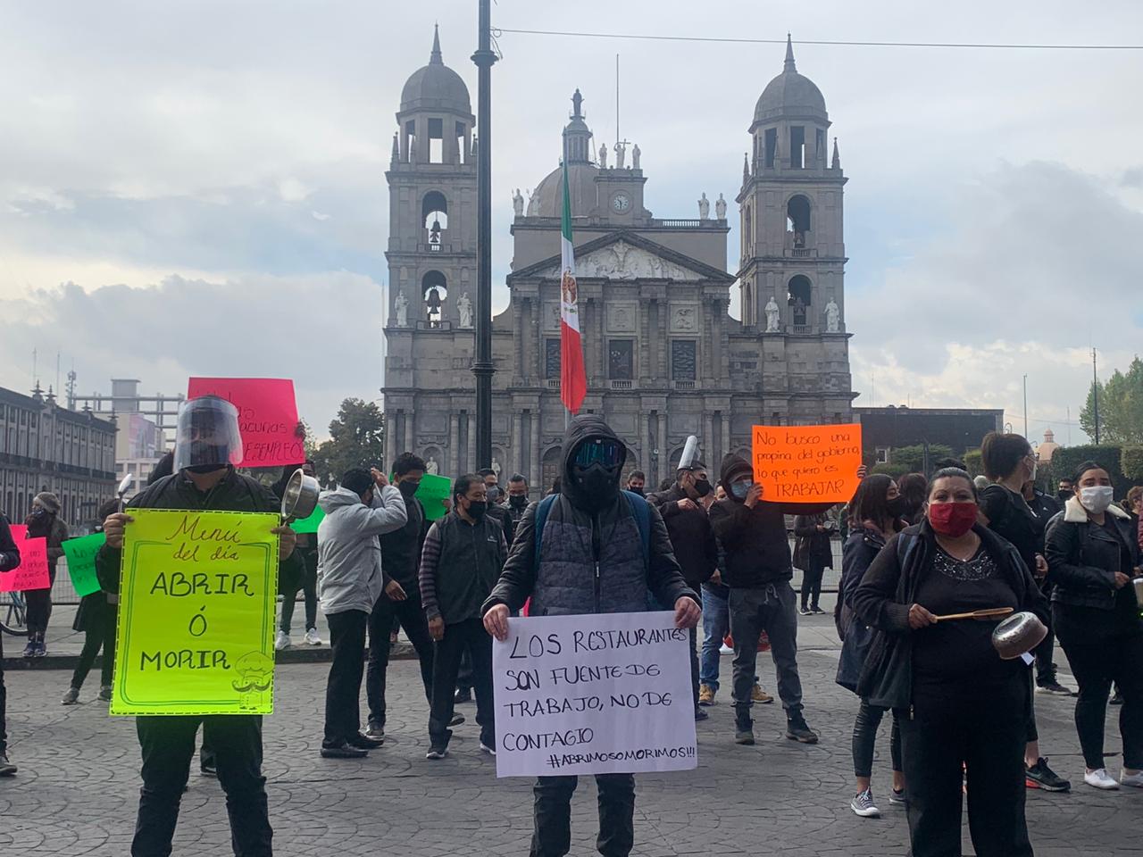 Exigen trabajadores del sector de alimentos abrir negocios