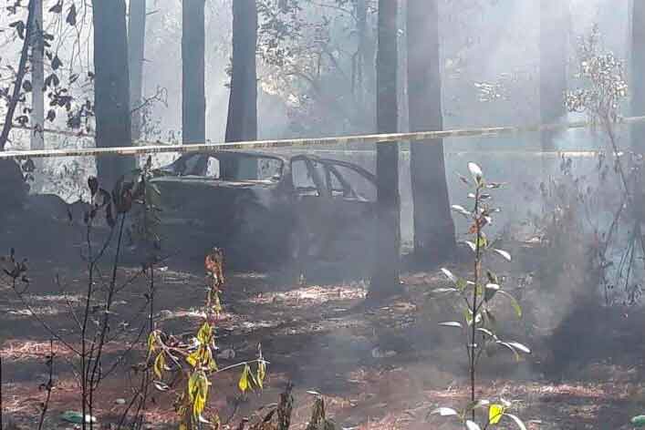 Arde coche con todo y cadáver en Amanalco de Becerra