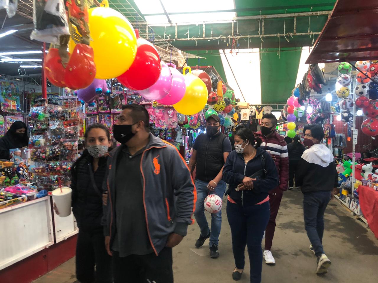 Reyes Magos abarrotan bazares en compras de última hora