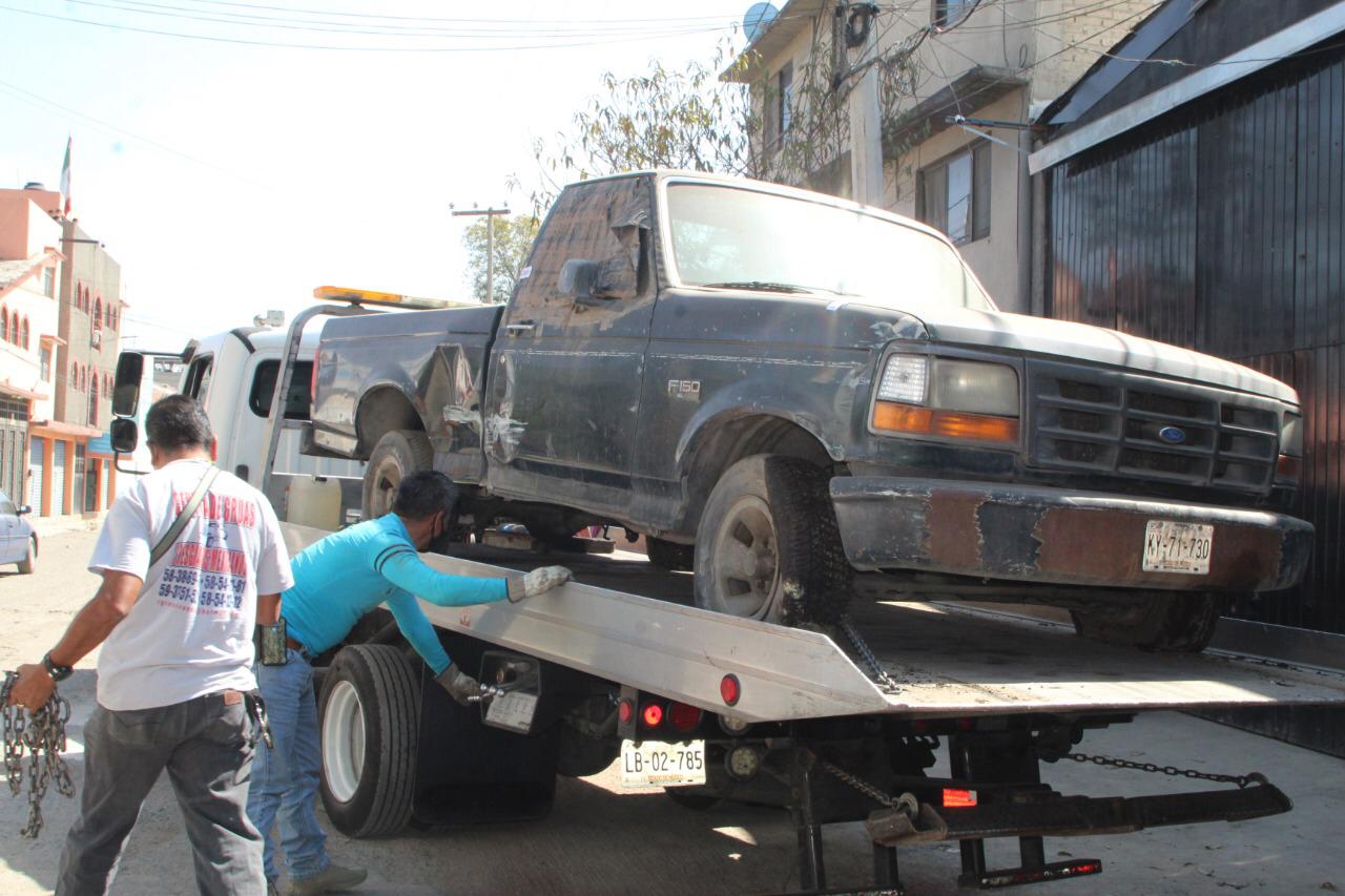 Abandonan más de 2 mil carros chatarra en calles de Ecatepec