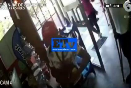 VIDEO | Hombre en muletas asalta tienda y roba bebidas alcohólicas en Nicolás Romero