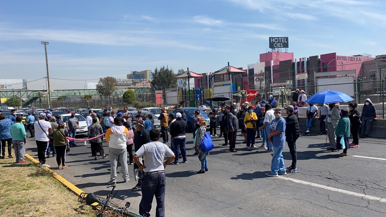 Otra vez bloquean vialidades en Ecatepec por falta de vacunas anti Covid19