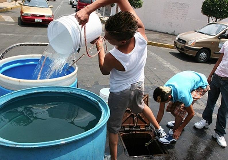 Mas de 36 escuelas de zonas áridas del Edoméx cuentan con sistema de captación de agua pluvial