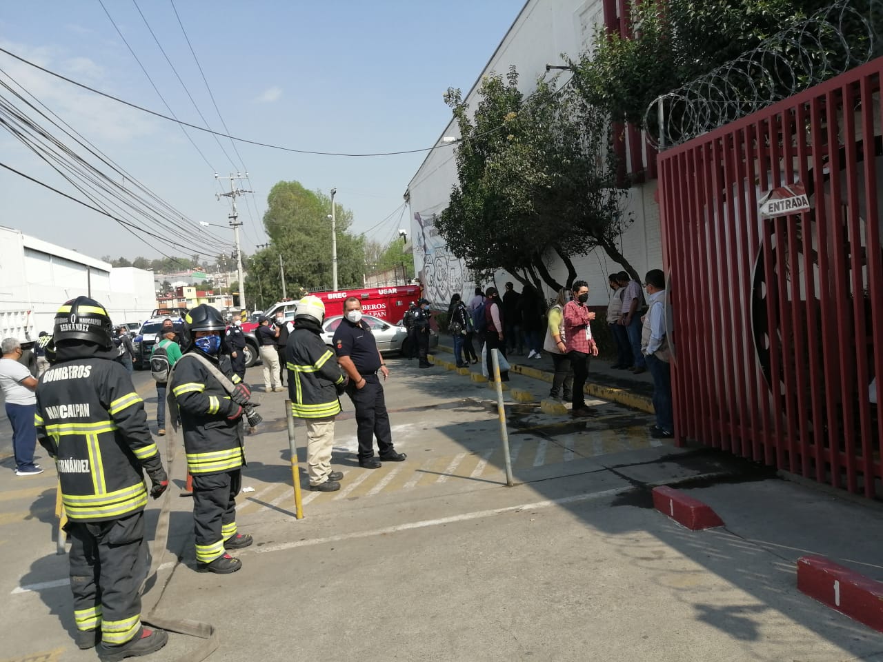 Desalojan edificio del Organismo de Agua por supuesta bomba en Naucalpan