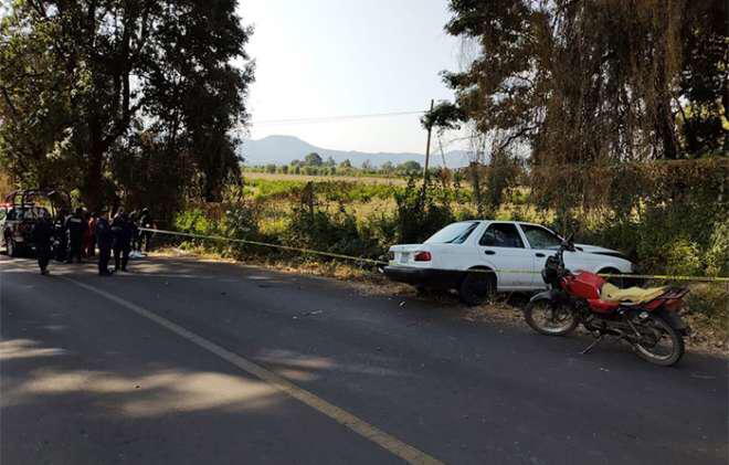 Atropellan a madre e hijo que viajaban en moto en Temascaltepec