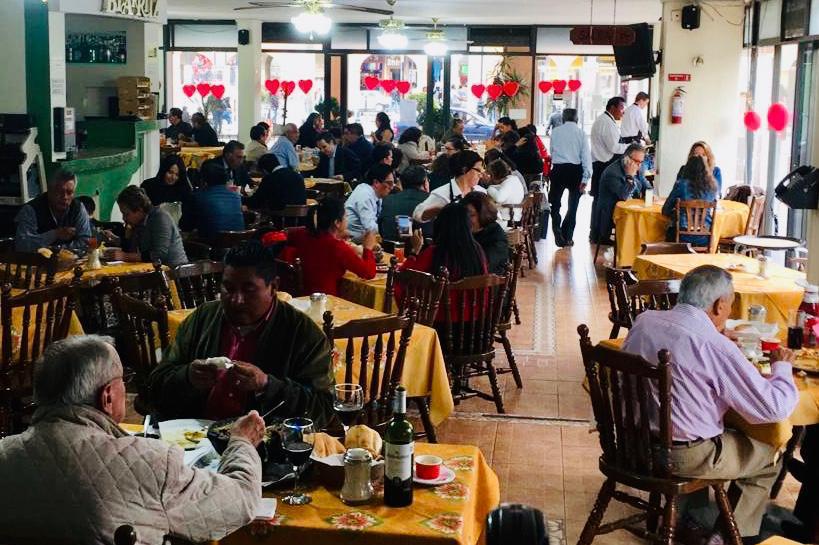 Baja afluencia en restaurantes durante semáforo naranja en Edomex