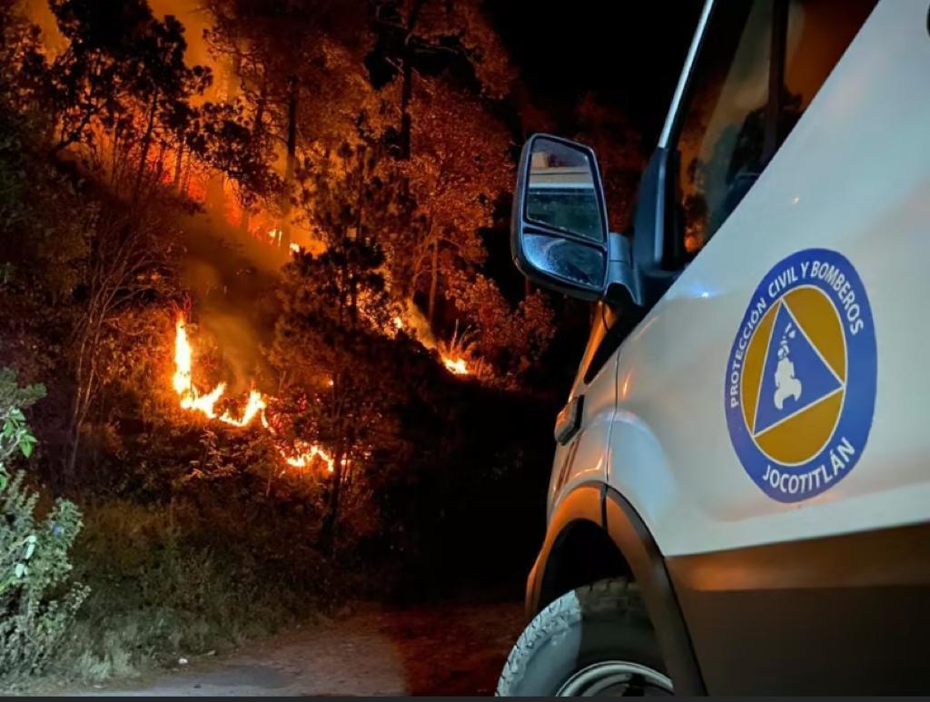 Aún no se ha podido sofocar incendio en Jocotitlán