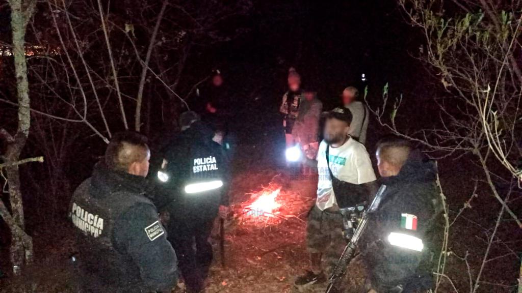 Rescatan a cinco personas extraviadas en zona boscosa