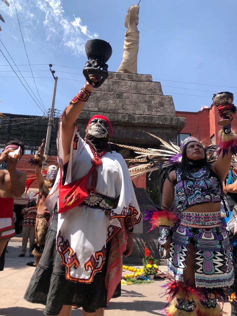 Video: Ofrecen danza prehispánica por los “caídos” en pandemia, en Teotihuacan