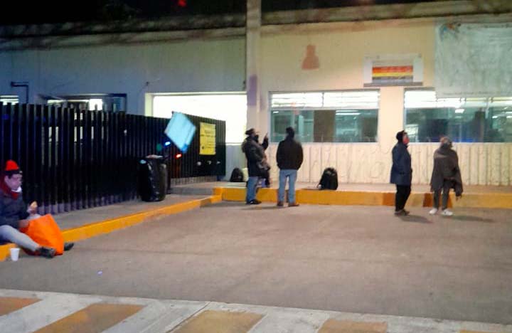 Delincuentes no perdonan; asaltan afuera de hospital Covid en Tlalnepantla