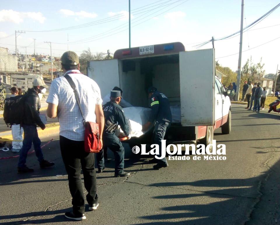 Muere pareja al viajar en motocicleta sin casco sobre la carretera Toluca-Temoaya