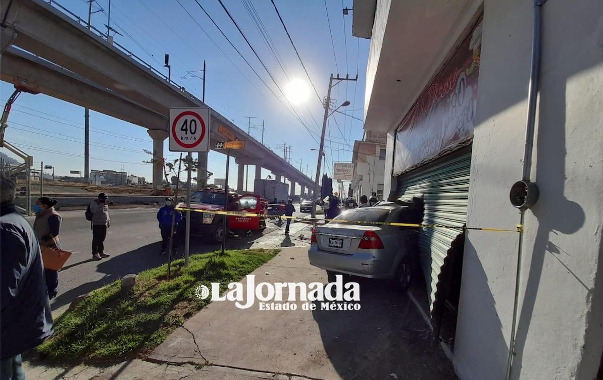 Video: Se impactan contra negocio de comida en Las Torres; un muerto y un herido