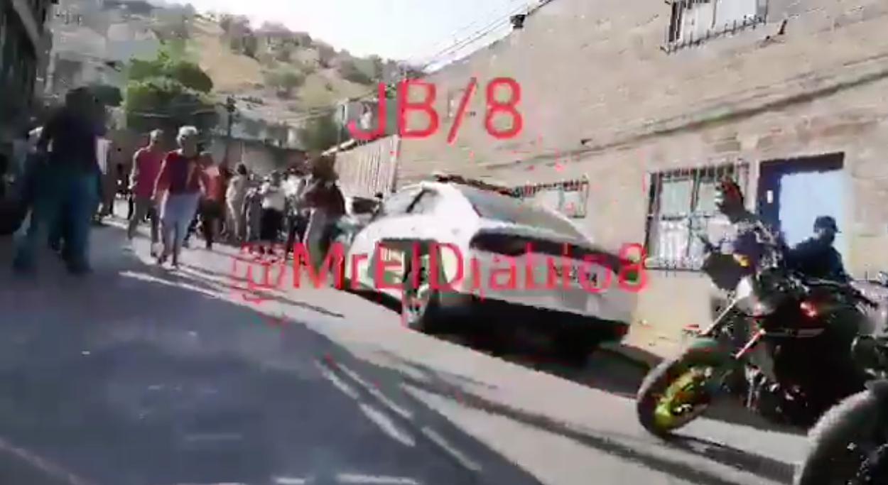 VIDEO | Persecución termina en balacera en Iztapalapa y deja dos robacoches muertos