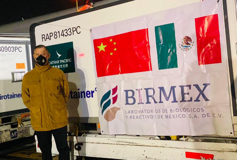 Birmex recibe un millón de vacunas Sinovac en el AICM