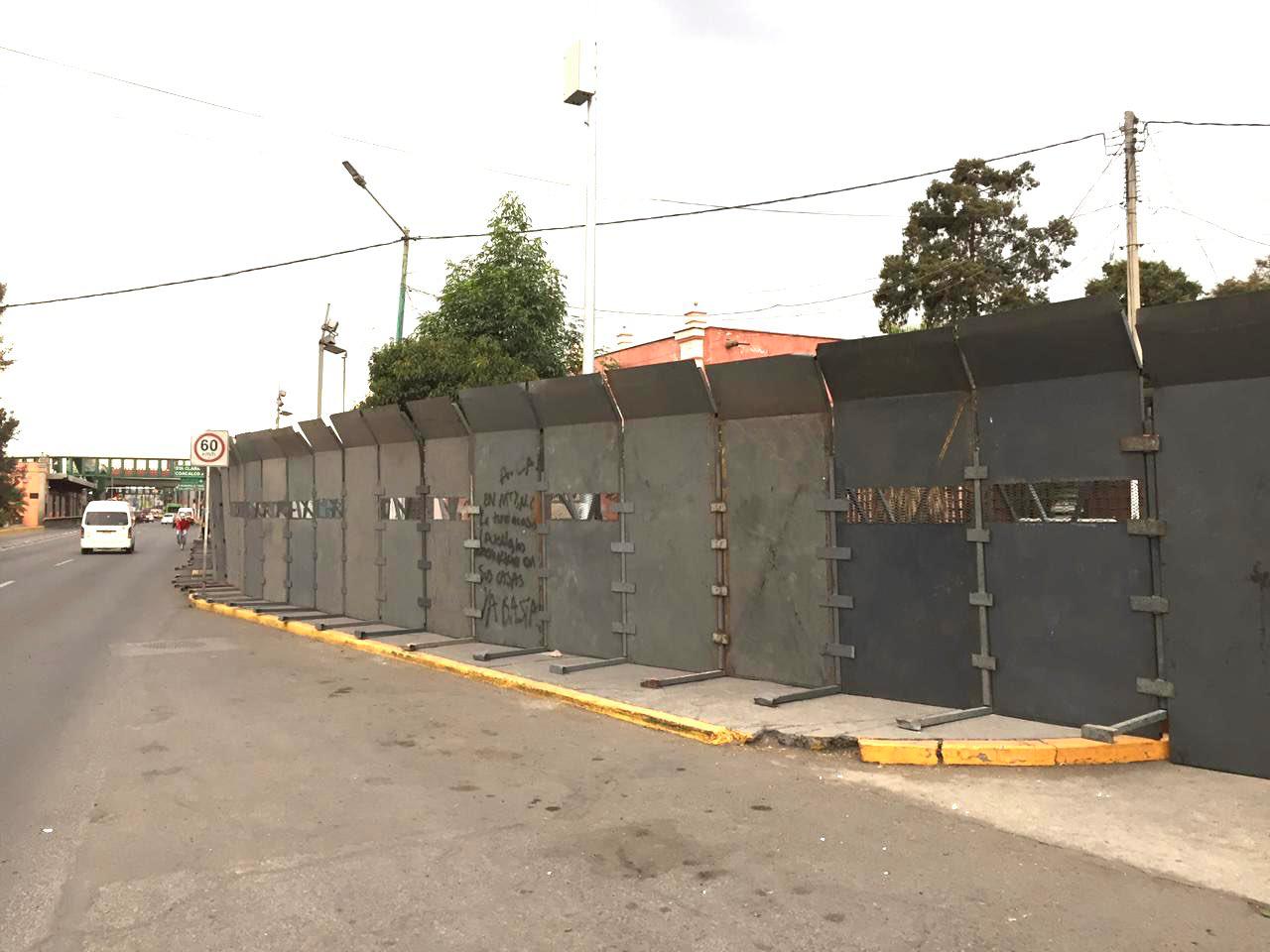 Con vallas metálicas en Casa de Morelos, recibirán a activistas mujeres en Ecatepec