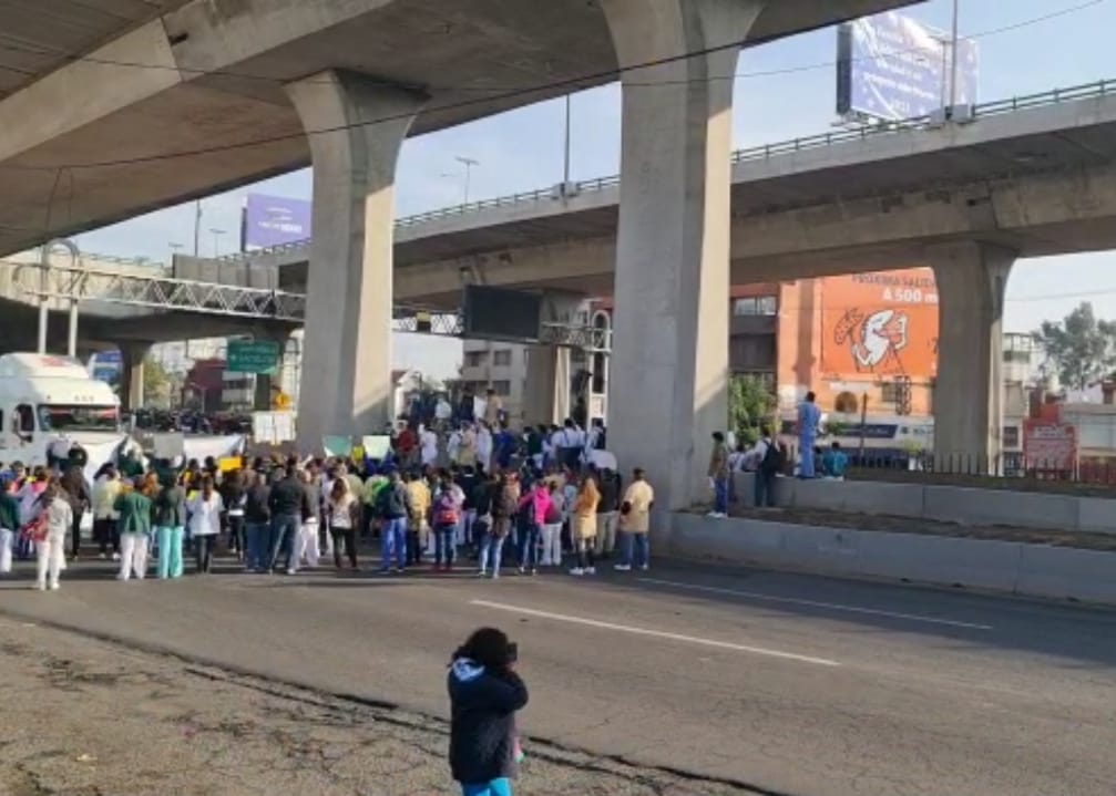 Bloquean Periférico para exigir vacunas