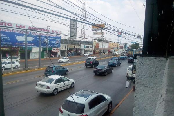 Por falta de agua, amagan con cerrar vía López Portillo, en Coacalco