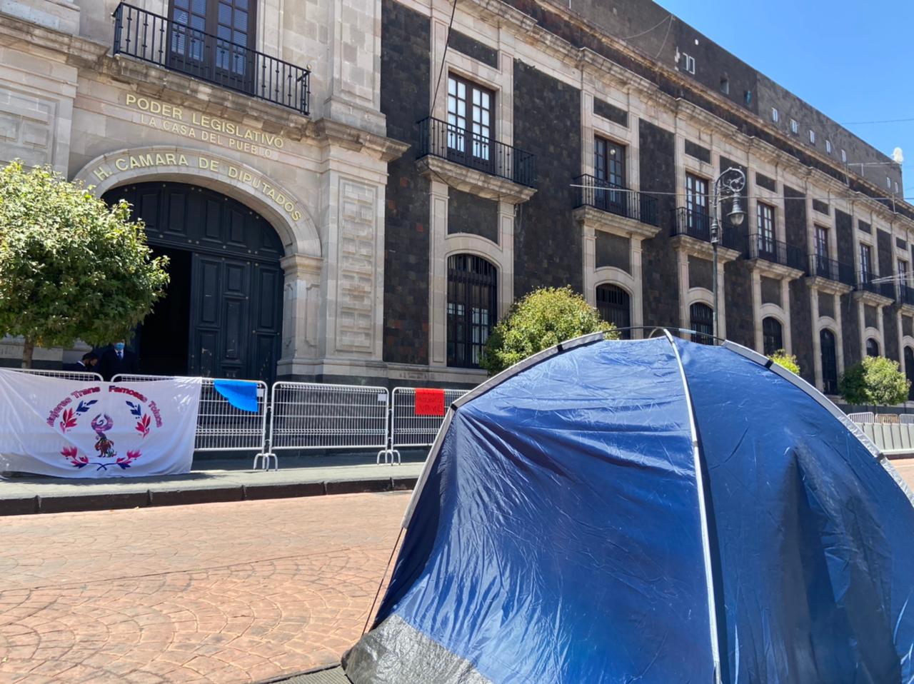 Aumentan bloqueos en el Congreso local en pro de la Ley de Identidad de Género