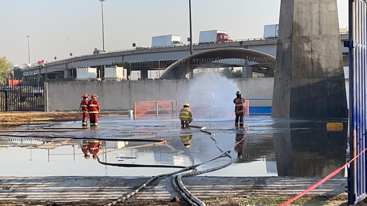 Fuga de combustible provoca alerta y cierre de Avenida Central, en Ecatepec