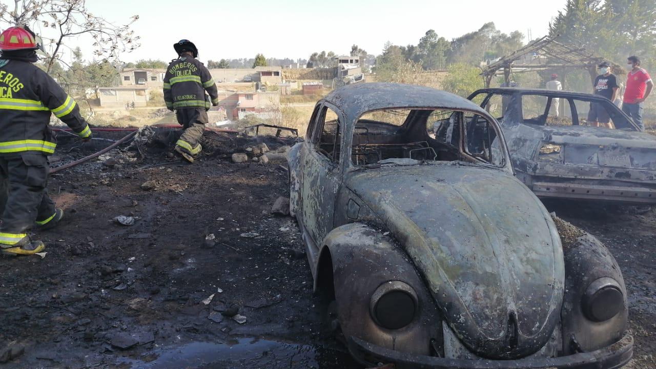 Video/Incendio causa pánico y consume vehículos en San Juan Tilapa