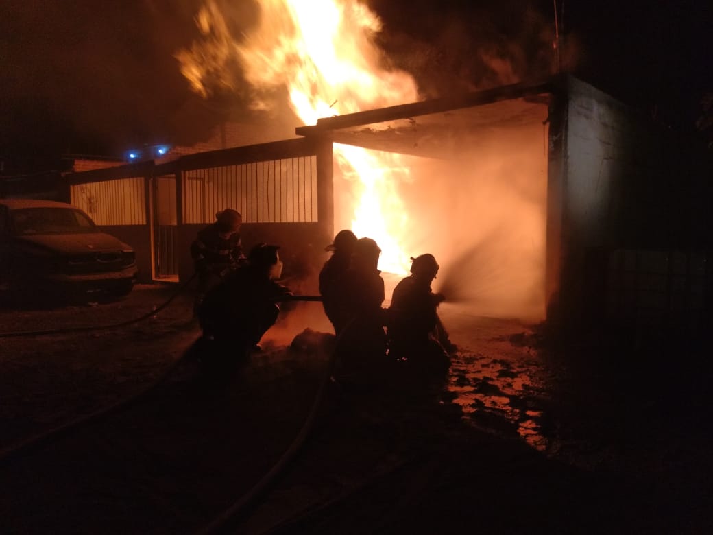 Incendio consume vivienda por toma clandestina en Teoloyucan