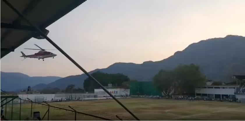 Video: Fanáticos futboleros impiden aterrizaje de Relámpago para atender emergencia, en Malinalco