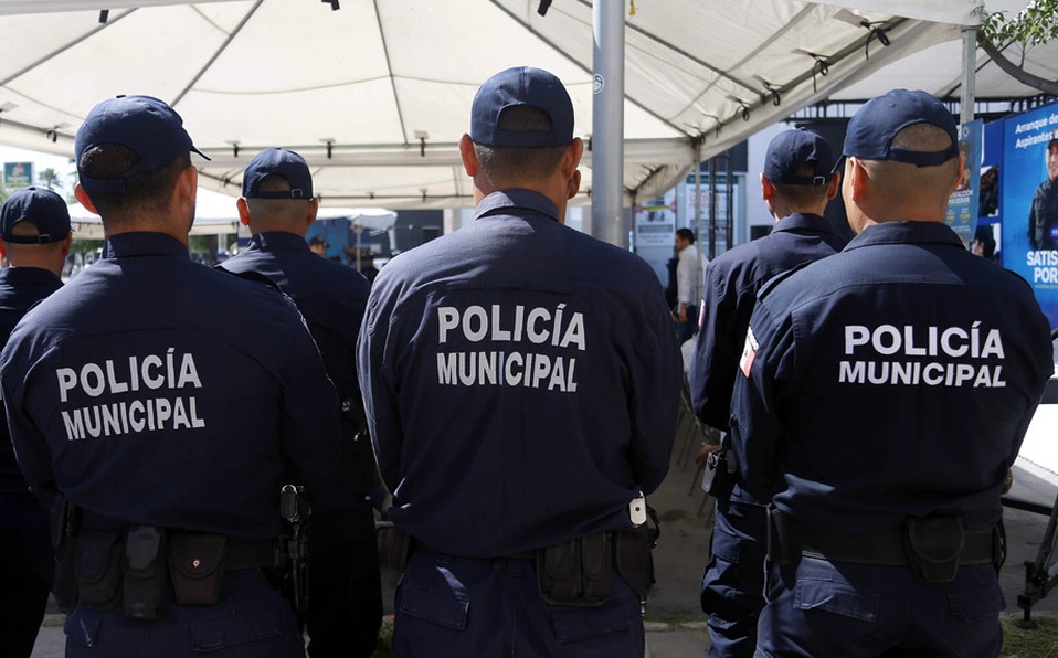 Pagan quincena a policías de Naucalpan tras amago de paro